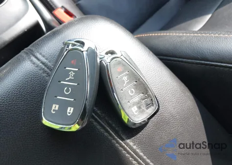 2018 Chevrolet Equinox Premier z USA, uszkodzony, nr VIN 3GNAXMEV6JS591190